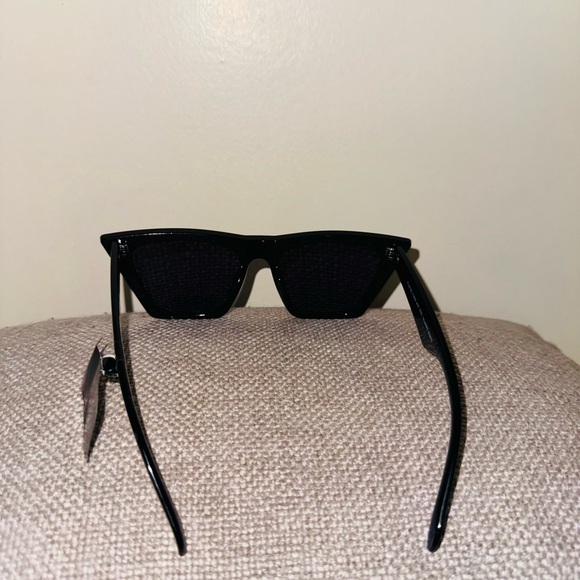 House of Harlow Jordana Sunglasses in Black Gradient
HOUSE OF HARLOW 1960 main image 4